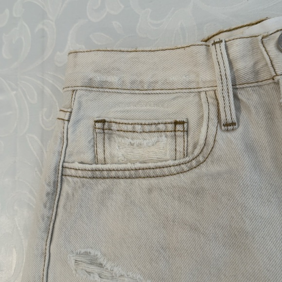 Frame Le Brigette High Waist Raw Hem Denim Shorts - Picture 13 of 16